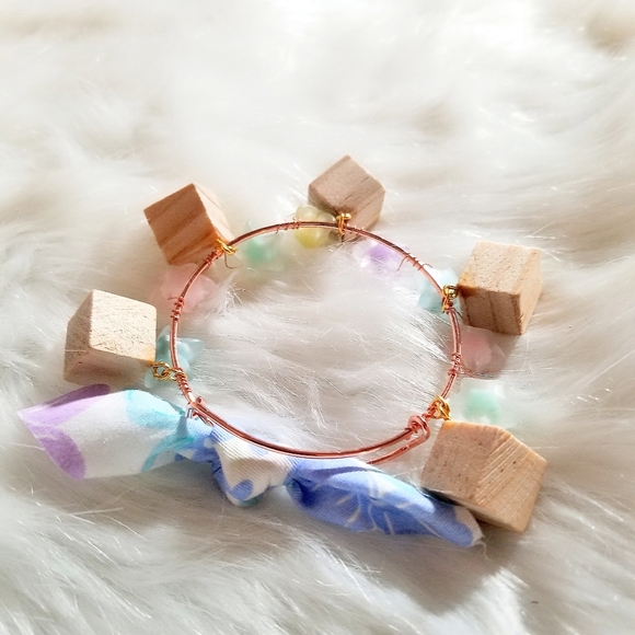 TEESAN Japanese Bangle/Bracelet with Wood Blocks Charms and Cute Bow - Picture 4 of 4